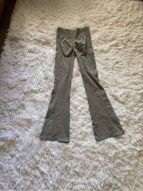 Women’s Flare Leggings in Olive Green